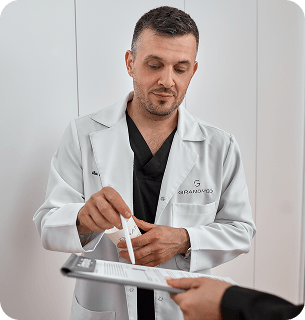 Врач-проктолог с опытом более 17 лет, включая работу со сложными случаями